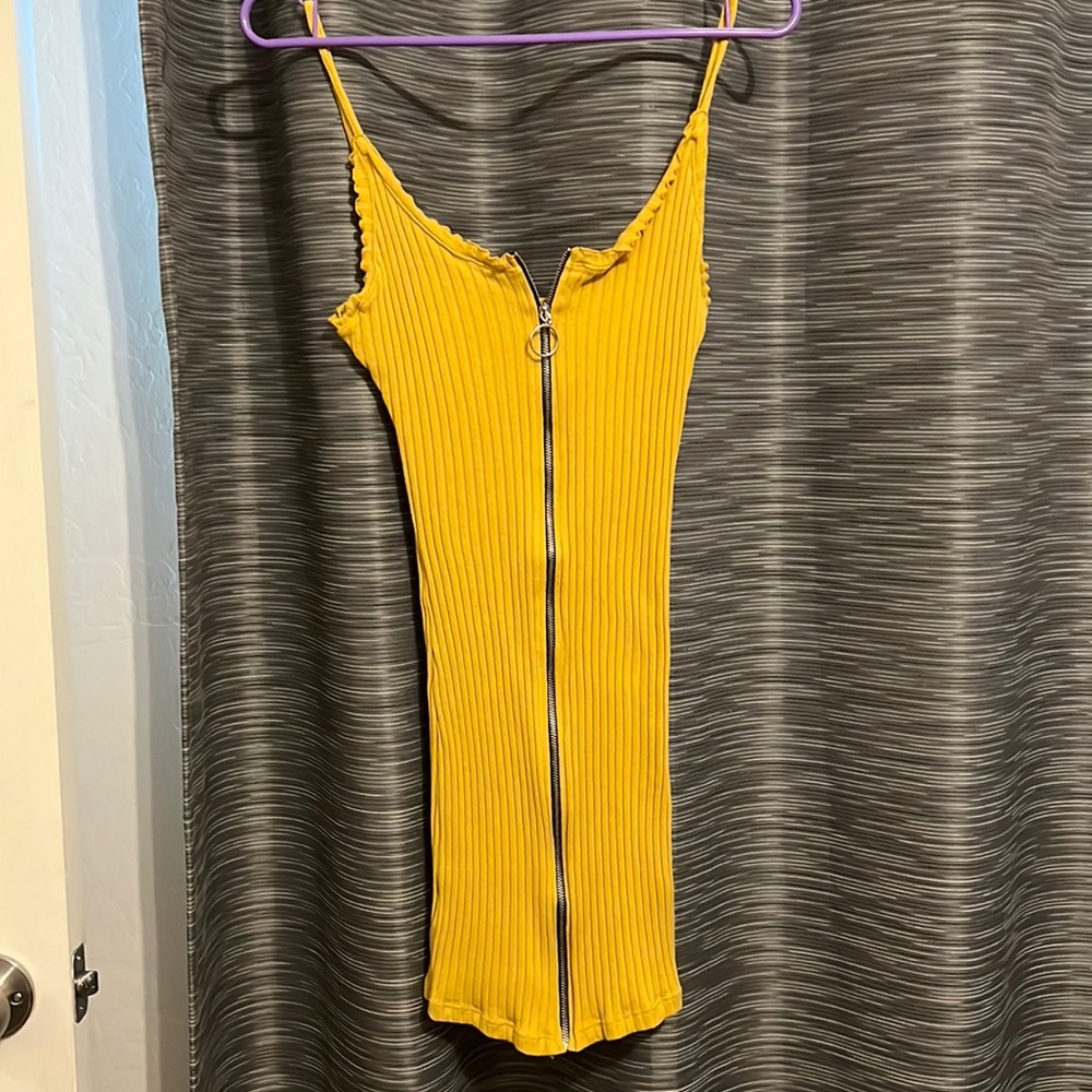 Mustard yellow zip up dress, never worn, fits like a medium